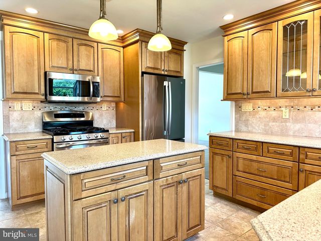 760 PARMENTIER RD, Warminster, PA 18974