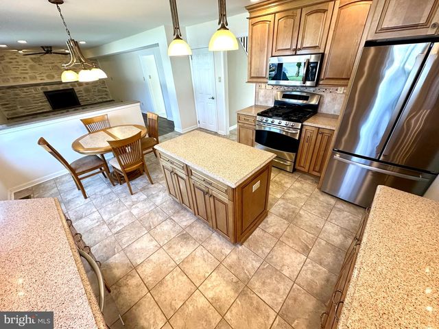 760 PARMENTIER RD, Warminster, PA 18974