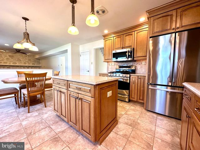 760 PARMENTIER RD, Warminster, PA 18974