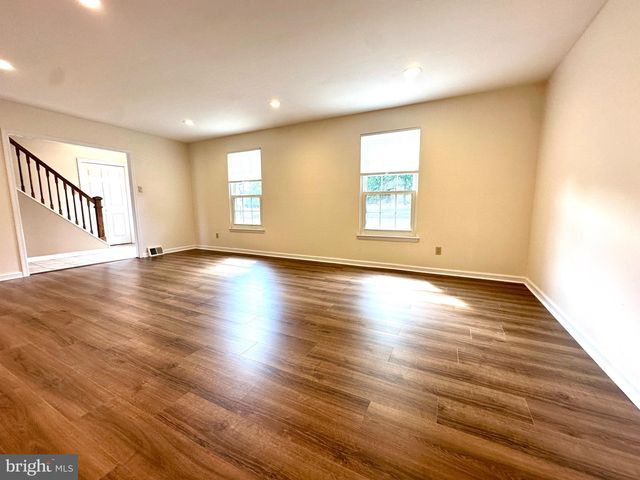 760 PARMENTIER RD, Warminster, PA 18974