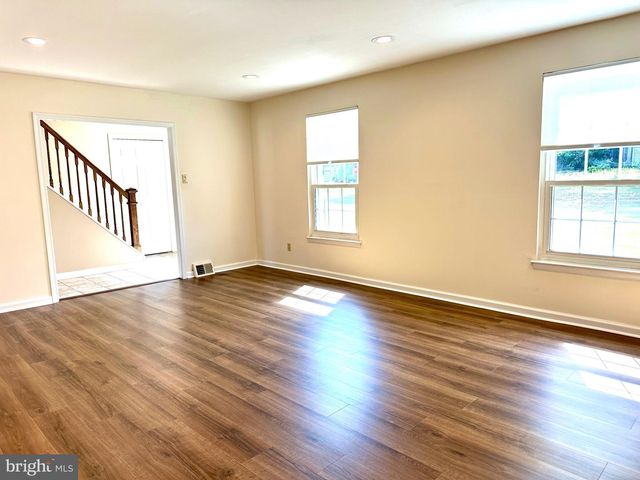 760 PARMENTIER RD, Warminster, PA 18974