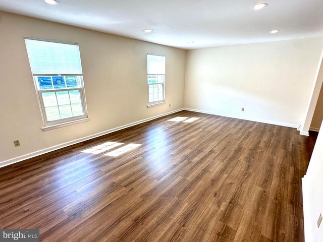760 PARMENTIER RD, Warminster, PA 18974