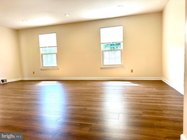 760 PARMENTIER RD, Warminster, PA 18974
