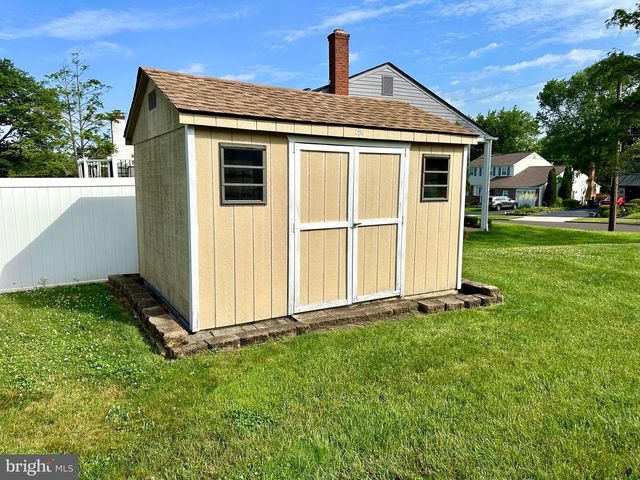 760 PARMENTIER RD, Warminster, PA 18974