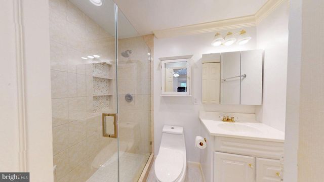 4145 21ST RD N, Arlington, VA 22207