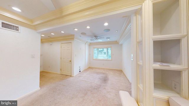 4145 21ST RD N, Arlington, VA 22207