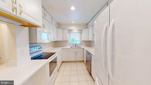 4145 21ST RD N, Arlington, VA 22207