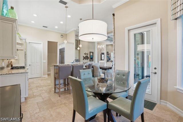6453 Costa CIR, Naples, FL 34113