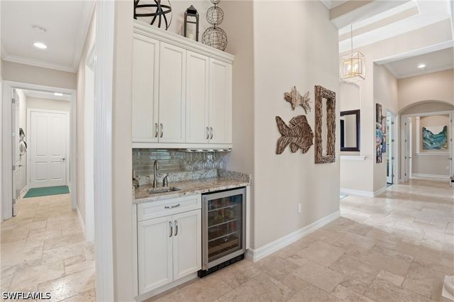 6453 Costa CIR, Naples, FL 34113