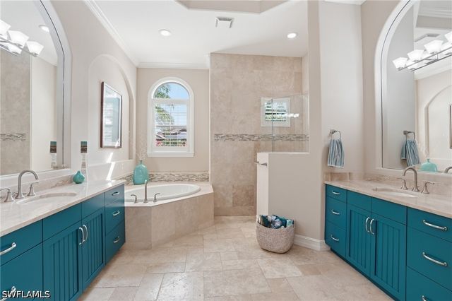 6453 Costa CIR, Naples, FL 34113