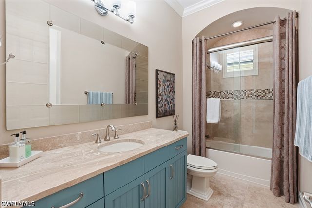 6453 Costa CIR, Naples, FL 34113