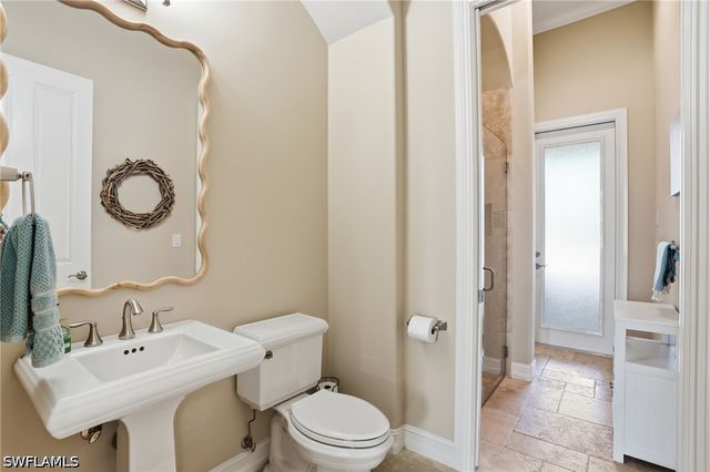6453 Costa CIR, Naples, FL 34113