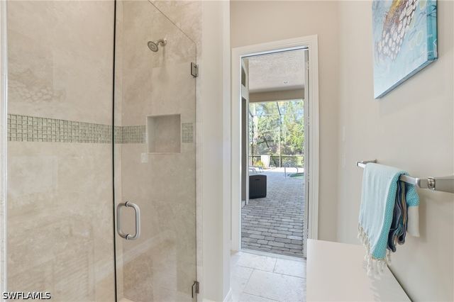 6453 Costa CIR, Naples, FL 34113