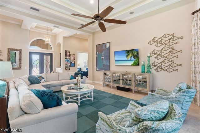 6453 Costa CIR, Naples, FL 34113