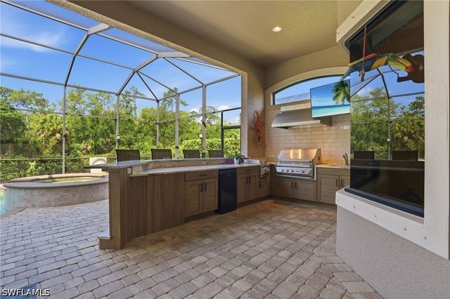 6453 Costa CIR, Naples, FL 34113