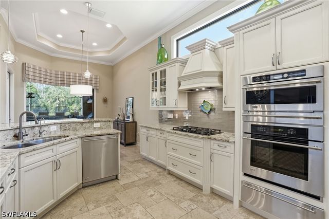 6453 Costa CIR, Naples, FL 34113