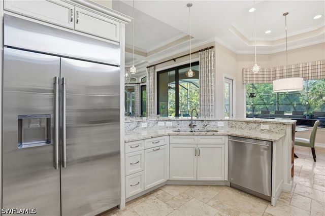 6453 Costa CIR, Naples, FL 34113