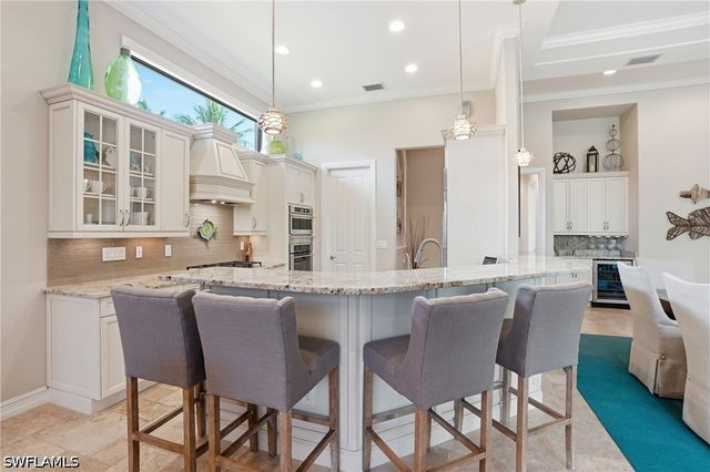 6453 Costa CIR, Naples, FL 34113