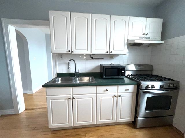 5852 W HIGGINS Avenue 3B, Chicago, IL 60630