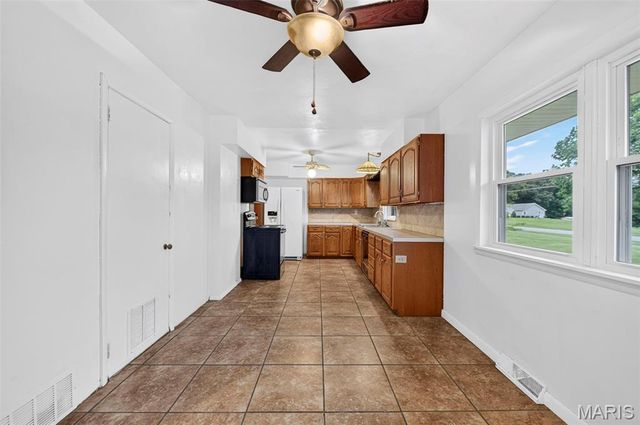 290 Highway Jj, Elsberry, MO 63343