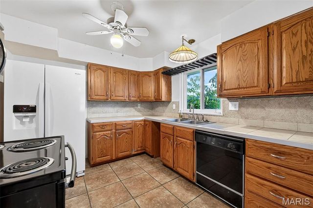 290 Highway Jj, Elsberry, MO 63343
