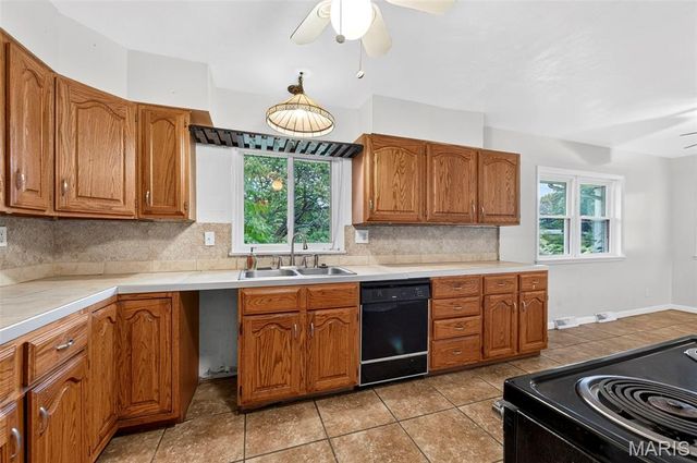 290 Highway Jj, Elsberry, MO 63343
