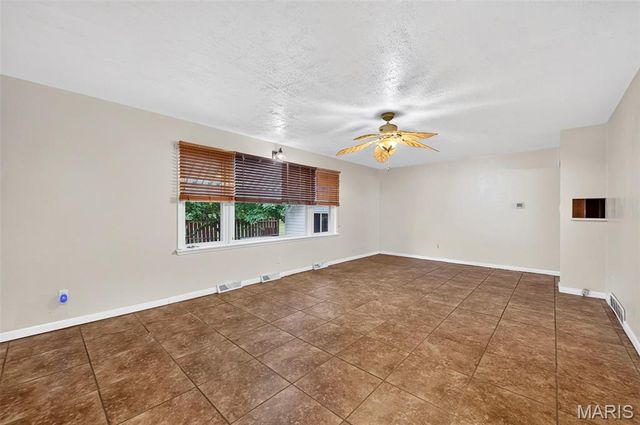 290 Highway Jj, Elsberry, MO 63343