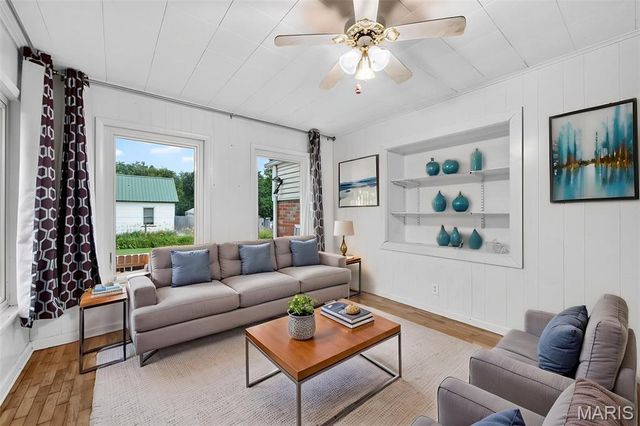 290 Highway Jj, Elsberry, MO 63343