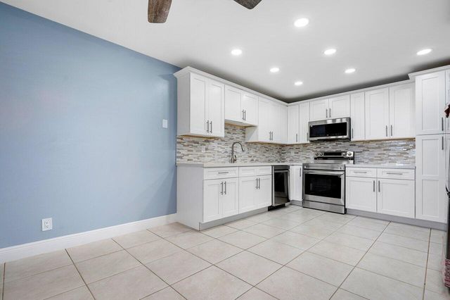 1740 NW 19th Terrace 204, Delray Beach, FL 33445