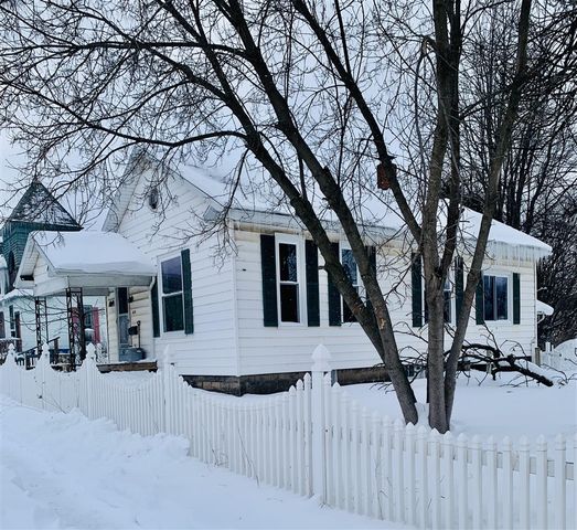 328 4th Street, Manistee, MI 49660
