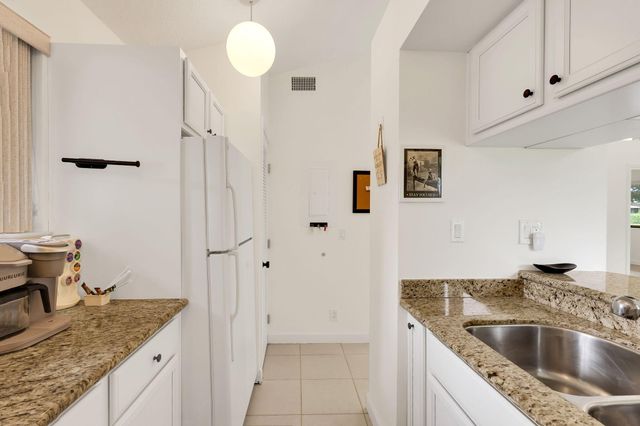 526 Club Drive, Palm Beach Gardens, FL 33418