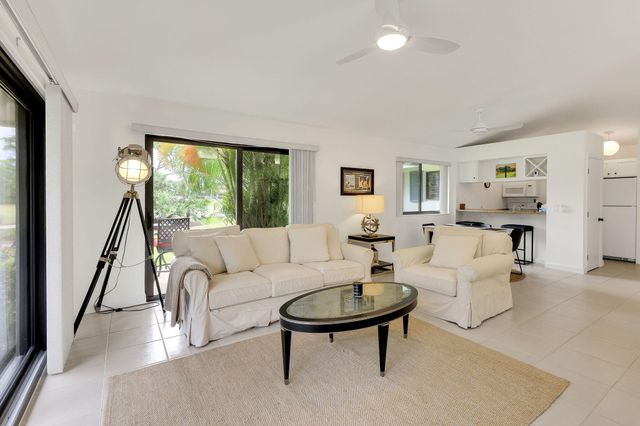 526 Club Drive, Palm Beach Gardens, FL 33418