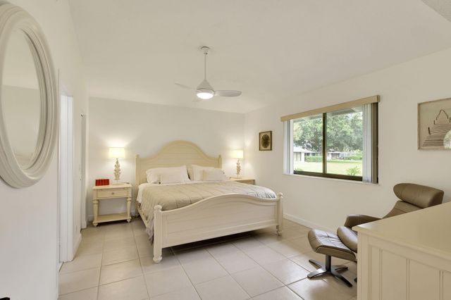 526 Club Drive, Palm Beach Gardens, FL 33418