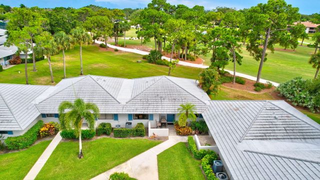 526 Club Drive, Palm Beach Gardens, FL 33418