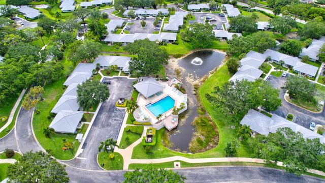 526 Club Drive, Palm Beach Gardens, FL 33418