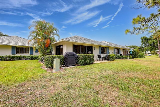 526 Club Drive, Palm Beach Gardens, FL 33418
