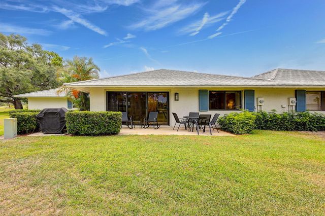 526 Club Drive, Palm Beach Gardens, FL 33418