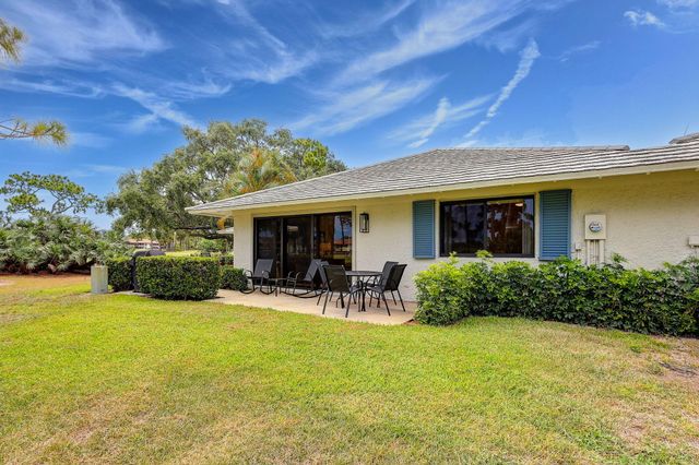 526 Club Drive, Palm Beach Gardens, FL 33418