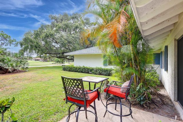526 Club Drive, Palm Beach Gardens, FL 33418