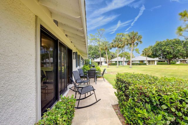 526 Club Drive, Palm Beach Gardens, FL 33418