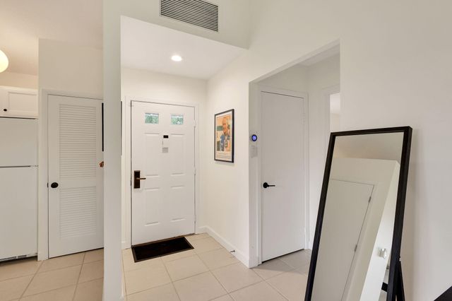 526 Club Drive, Palm Beach Gardens, FL 33418