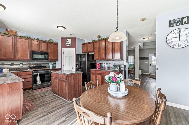 8595 Harlekin Court, Avon, IN 46123