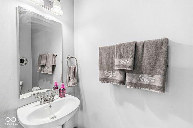 8595 Harlekin Court, Avon, IN 46123