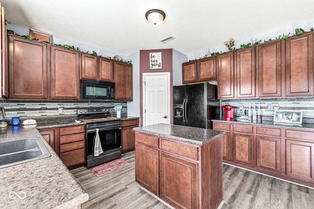 8595 Harlekin Court, Avon, IN 46123