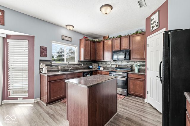 8595 Harlekin Court, Avon, IN 46123