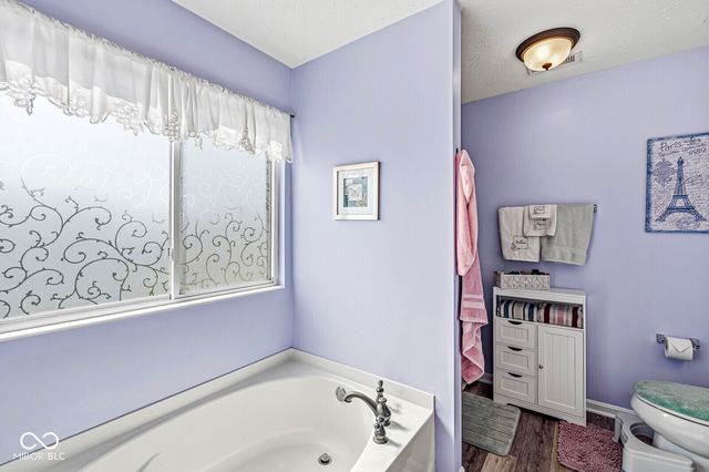 8595 Harlekin Court, Avon, IN 46123