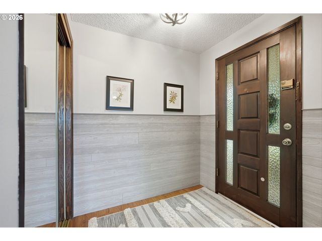 20340 BEAVERCREEK Rd, Oregon City, OR 97045
