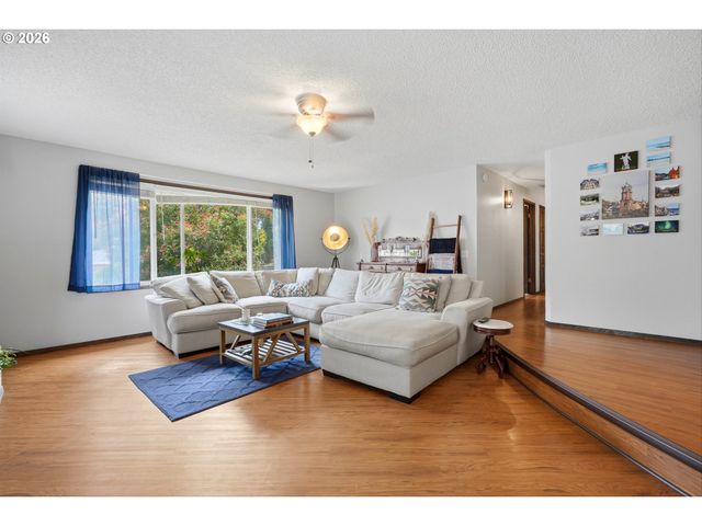 20340 BEAVERCREEK Rd, Oregon City, OR 97045