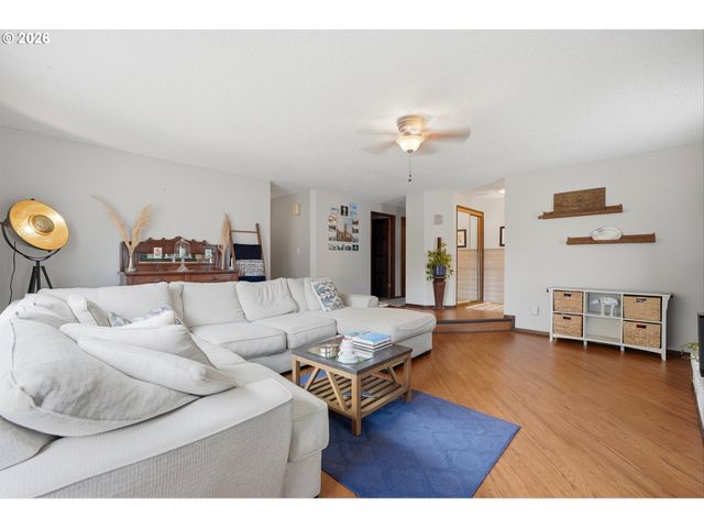 20340 BEAVERCREEK Rd, Oregon City, OR 97045
