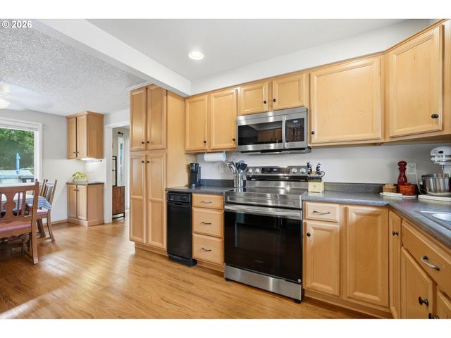 20340 BEAVERCREEK Rd, Oregon City, OR 97045